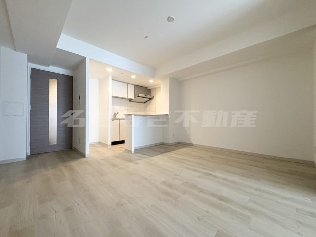 「レジディア心斎橋ウエスト」1階部分にはコンビニあります！！！の賃貸物件情報